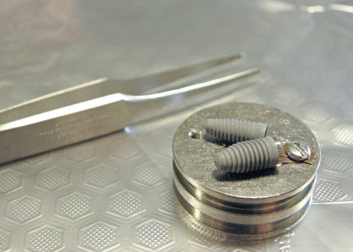 materials characterisation of dental implants